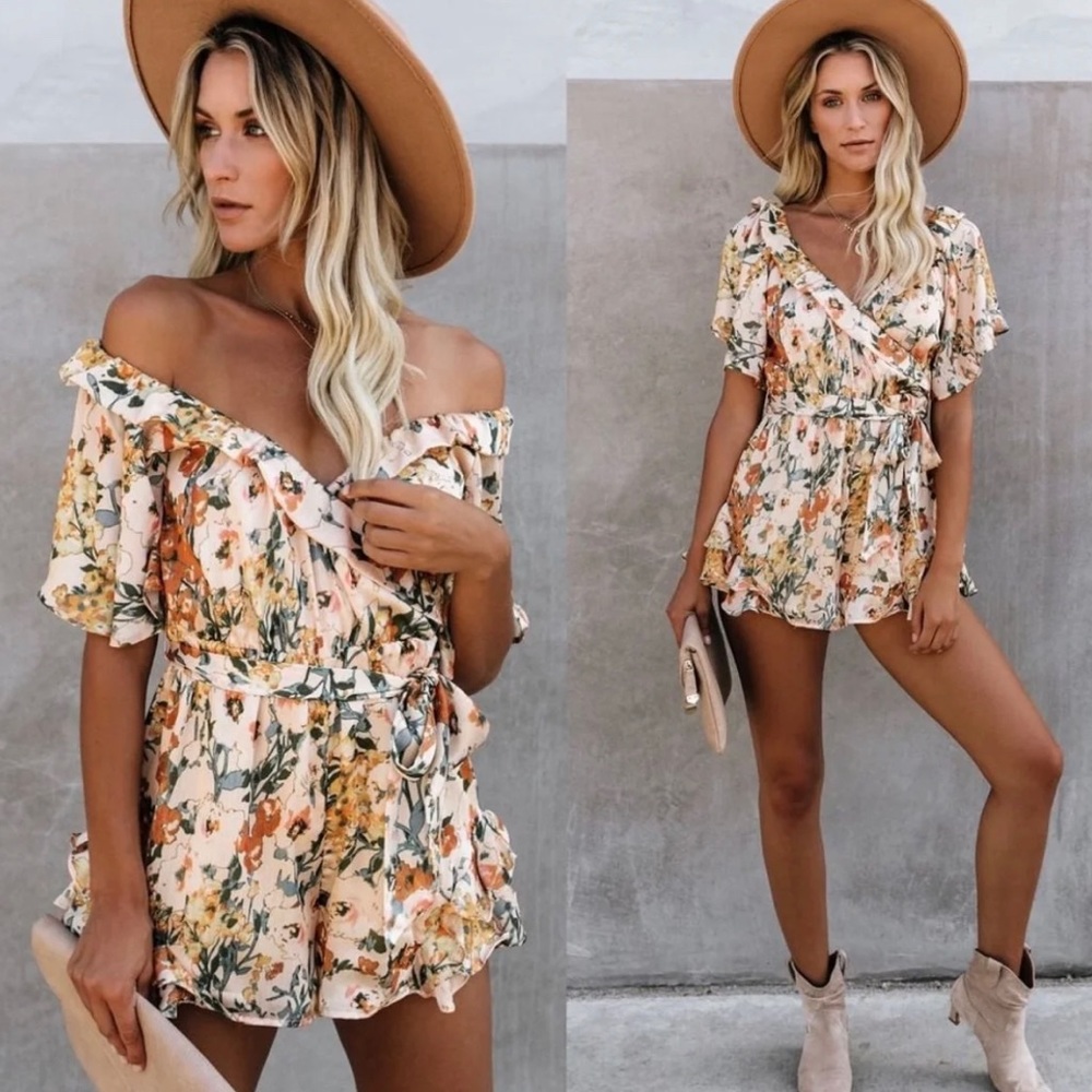 SOLD! Vici Romper ⭐️Brand New⭐️